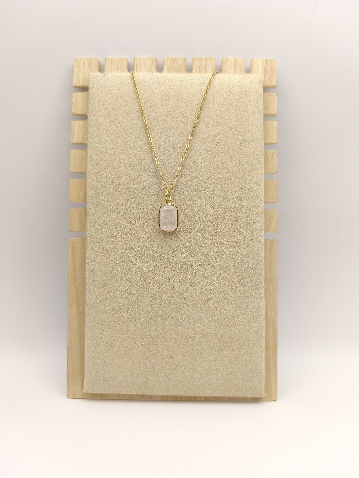 Colar de aço com pingente quartzo cristal