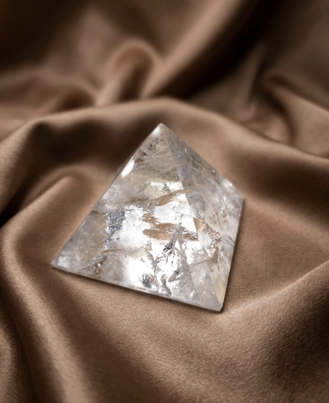 Pirâmide Quartzo Cristal (60x60mm)