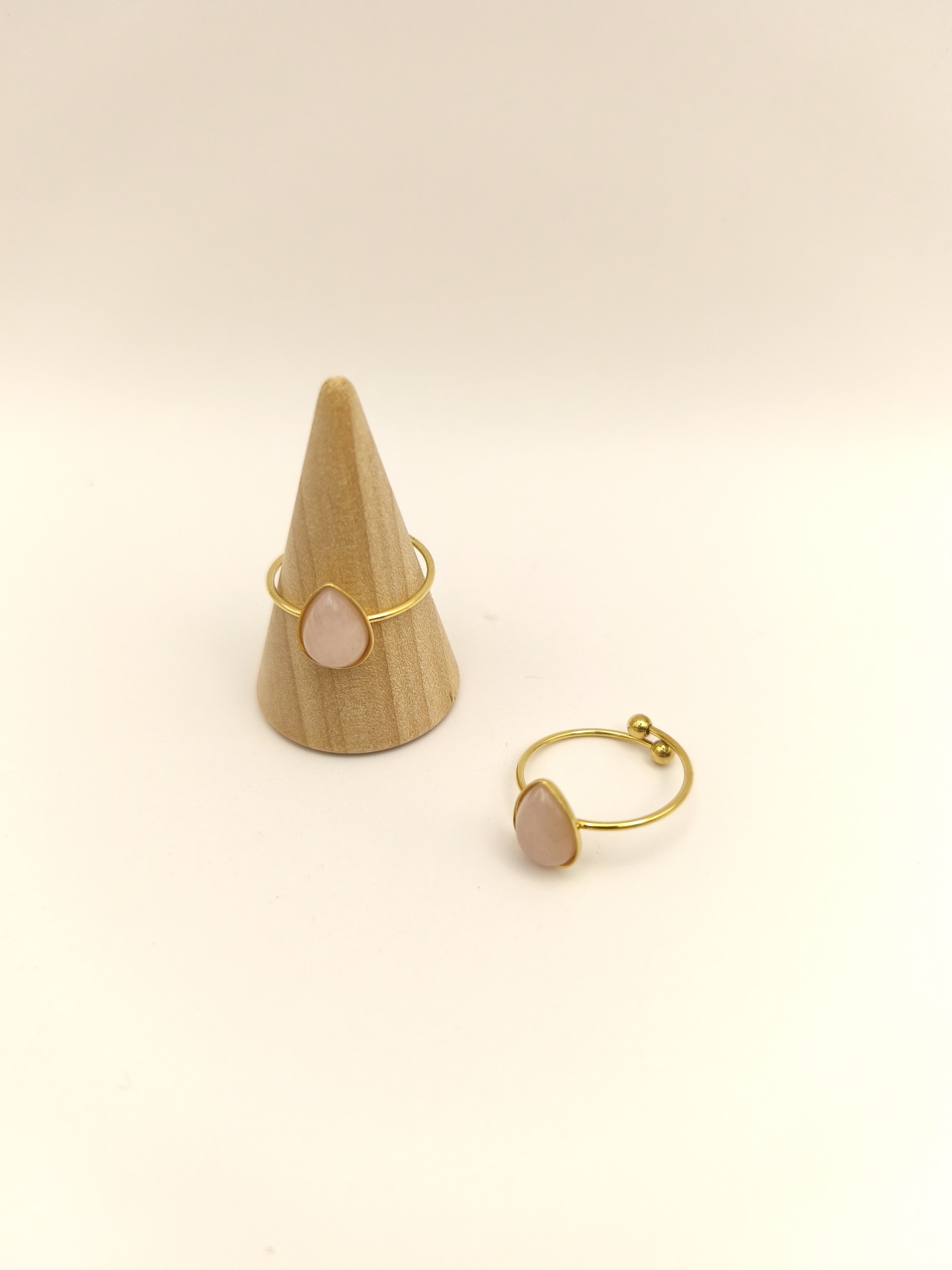 Anel de aço com quartzo rosa