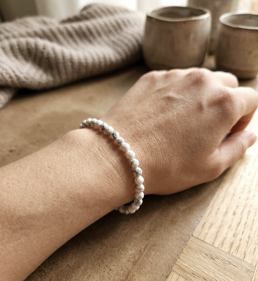 Pulseira Howlite Branca multifacetada 4 mm