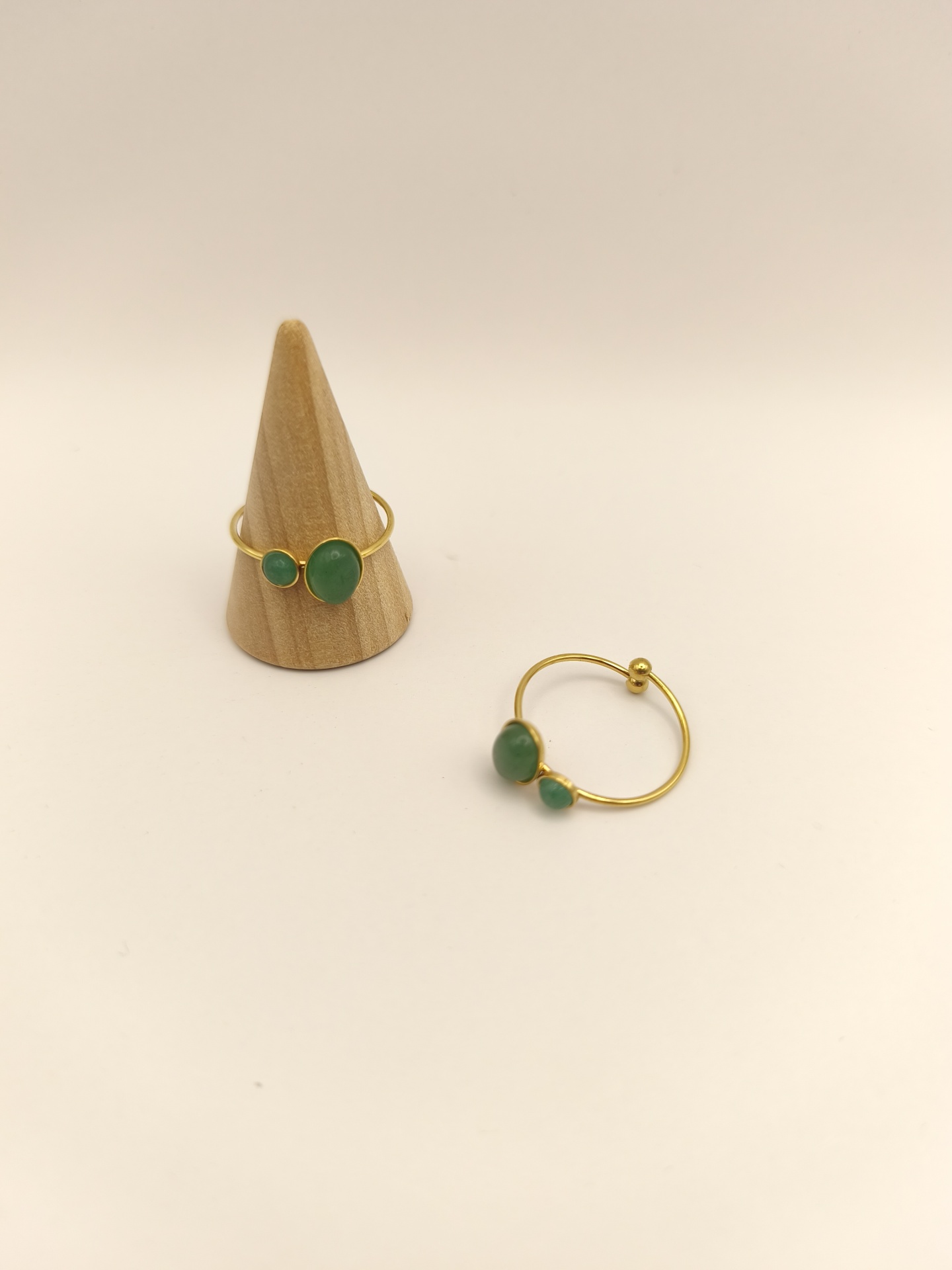 Anel de aço com quartzo verde