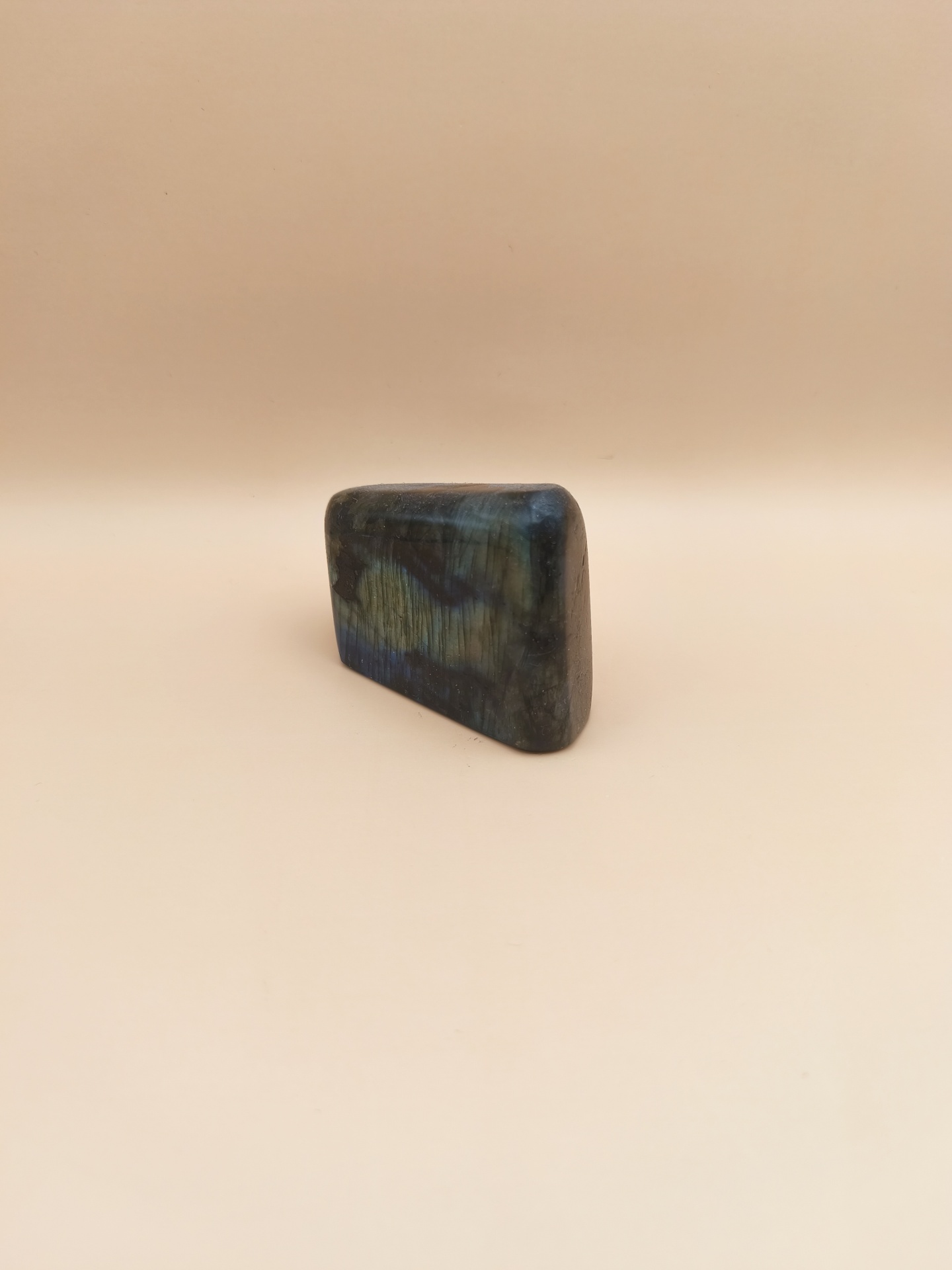 Labradorite polida (250g) (55x70mm) Labradorite polida (250g) (55x70mm)