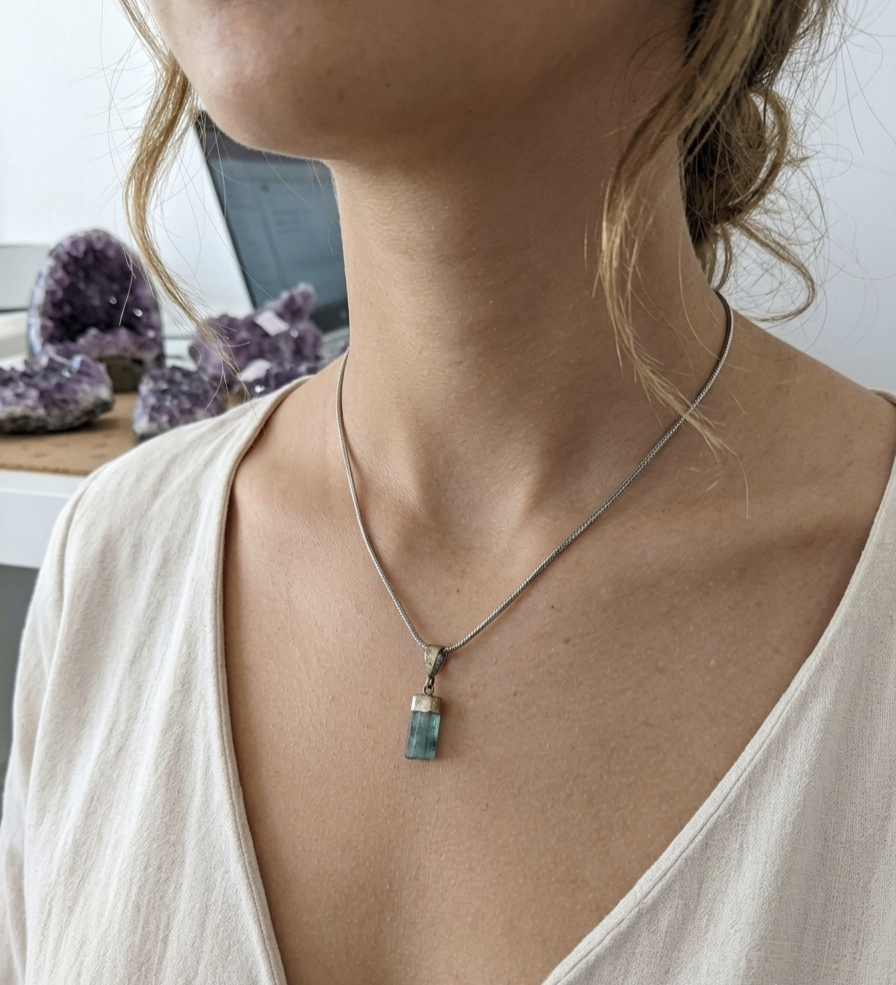 Colar Fluorite Arco Íris (Fio Aço)