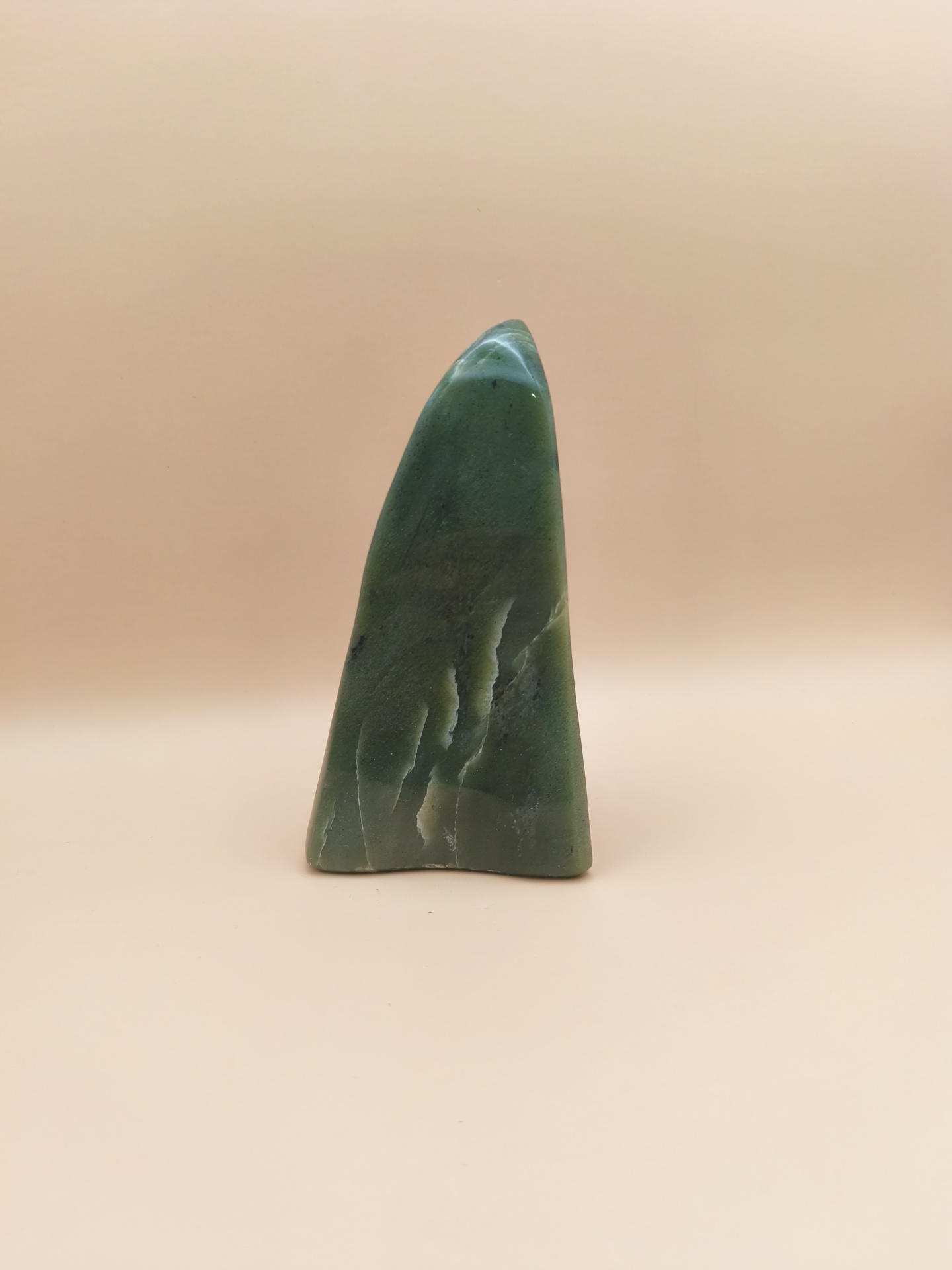 Jade Nefrite polida (445g) (140x70mm)