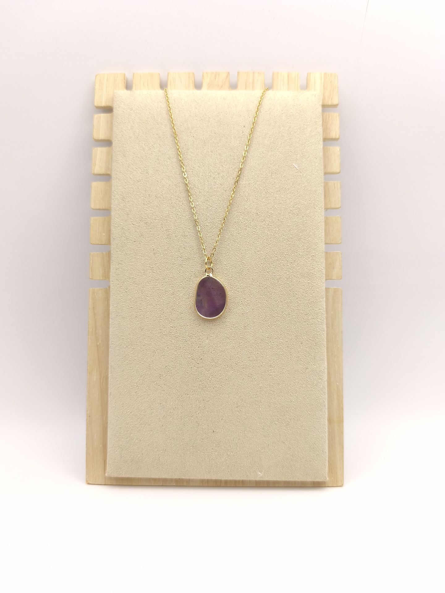 Colar de aço com pingente de ametista