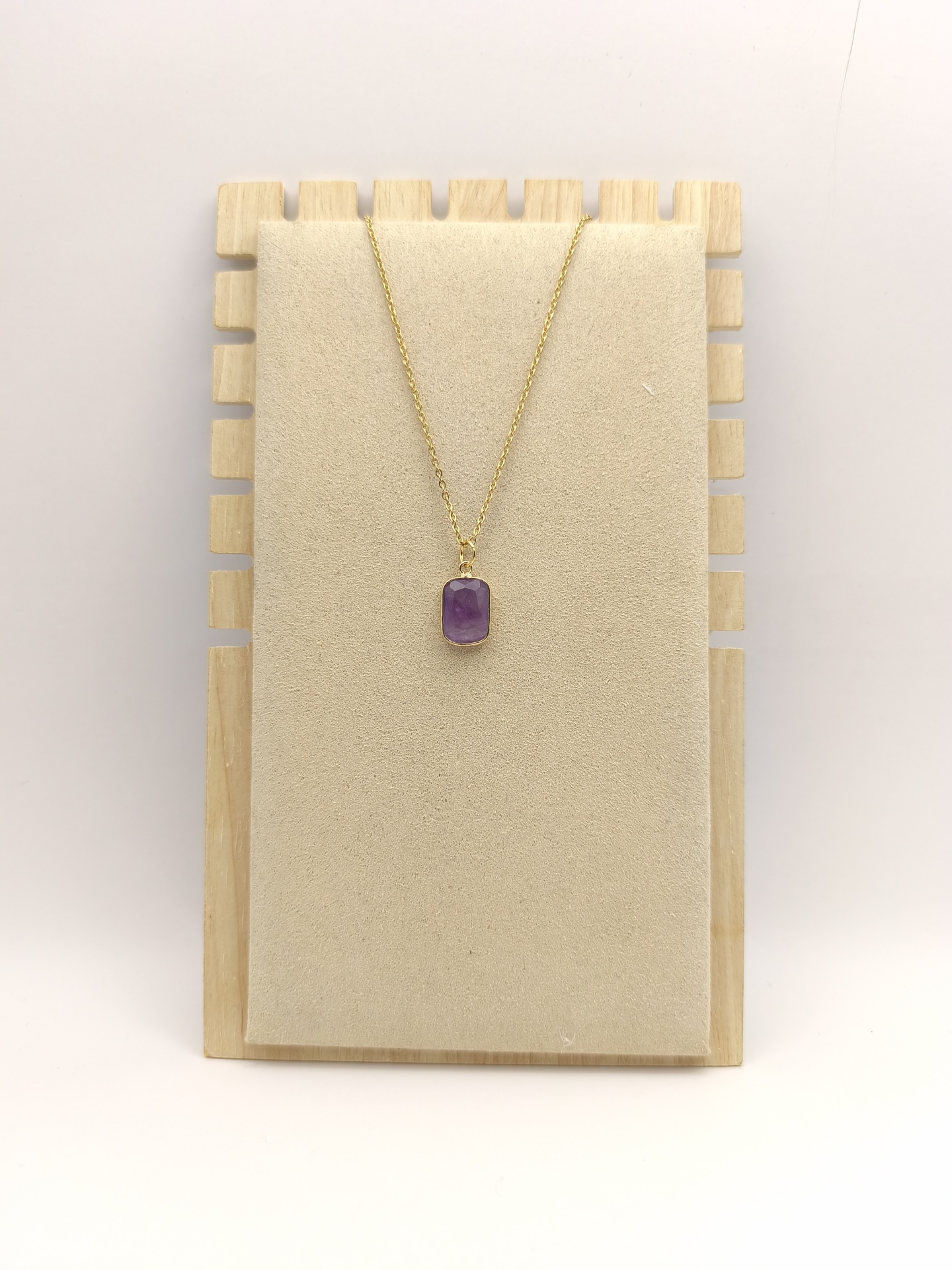 Colar de aço com pingente de ametista