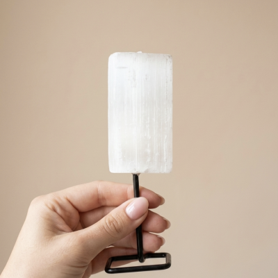 Selenite em bruto com suporte