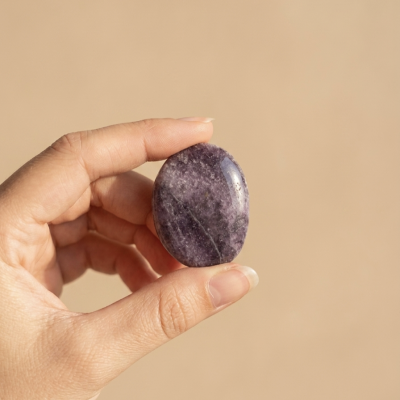 Lepidolite laminada polida