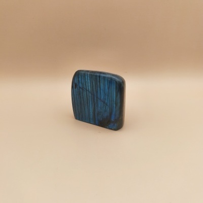 Labradorite polida (210 g) (60x60mm)