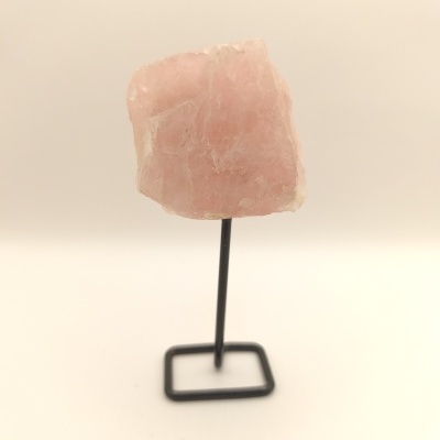 Quartzo rosa em bruto com suporte