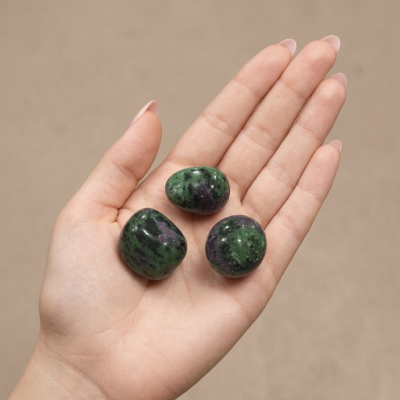 Zoisite Rubi rolado 2,5 cms