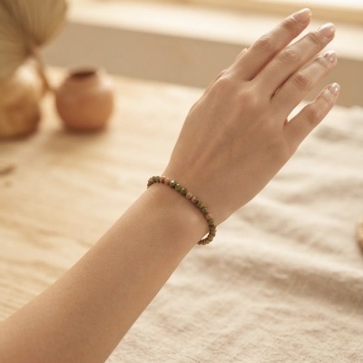 Pulseira multifacetada Unakite