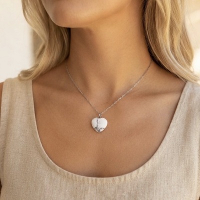 Colar coração Howlite branca