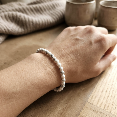 Pulseira Howlite Branca multifacetada 4 mm