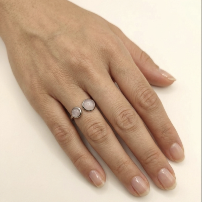 Anel ajustável de aço com quartzo rosa (prateado)
