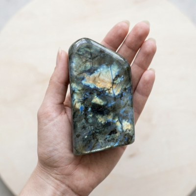 Labradorite Polida  (600g) (11x6 cms)