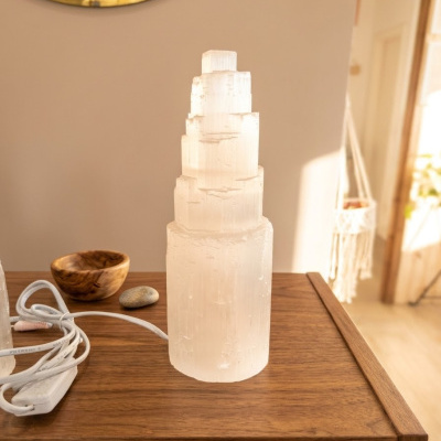 Candeeiro de Selenite: Luz e Limpeza Espiritual  25cms