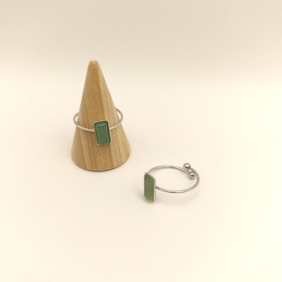 Anel de aço com quartzo verde