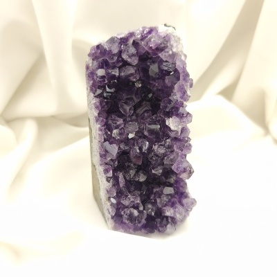 Drusa Ametista do Uruguai (527g) (110x50mm)