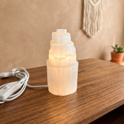 Candeeiro de Selenite: Luz e Limpeza Espiritual  15cms