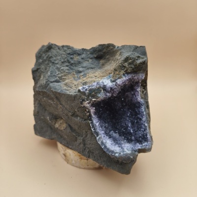 Drusa de ametista na matriz