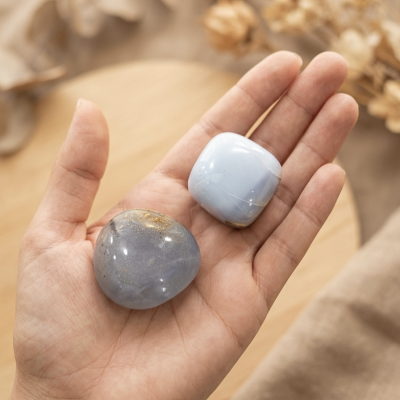 Calcedônia azul rolada (3/4 cms)