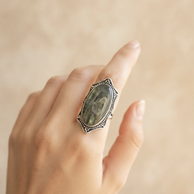 Anel de alpaca e Labradorite