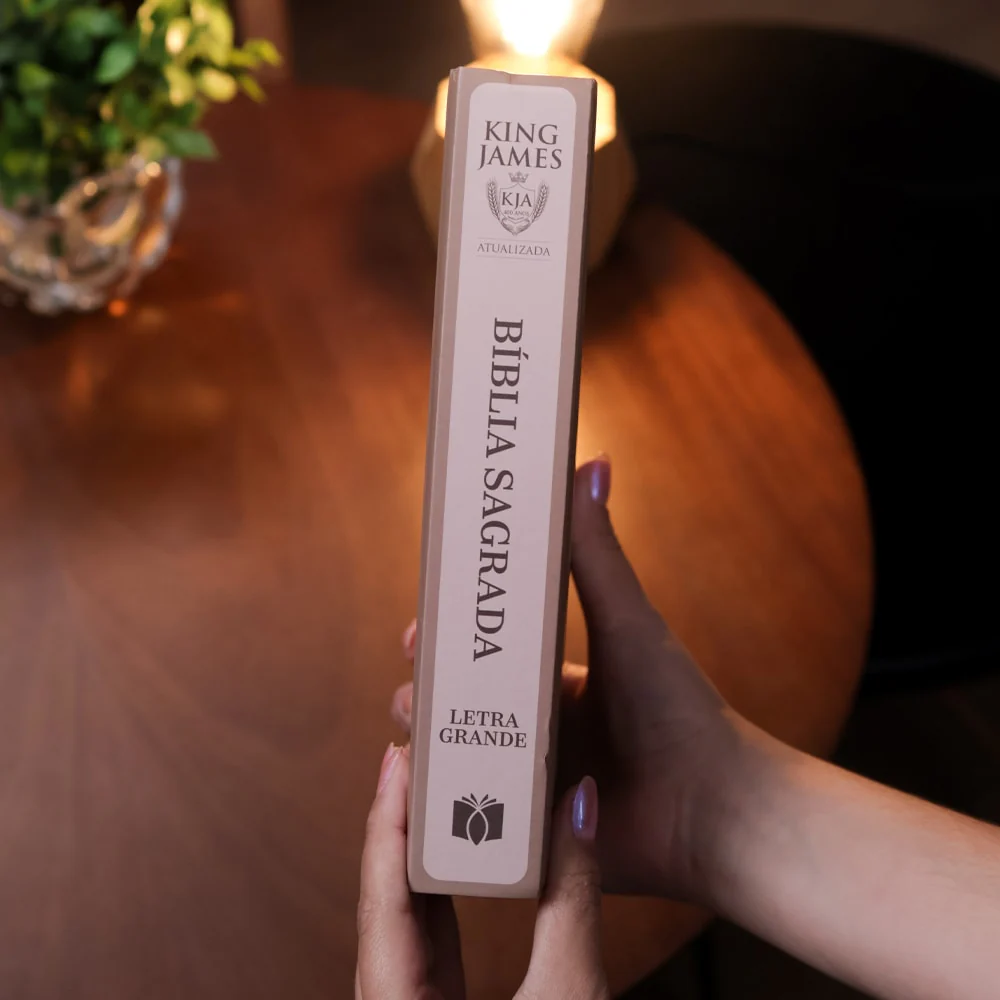 Bíblia Sagrada Flores Variadas | KJA | Letra Maior | Capa Dura Bíblia Sagrada Flores Variadas | KJA | Letra Maior | Capa Dura