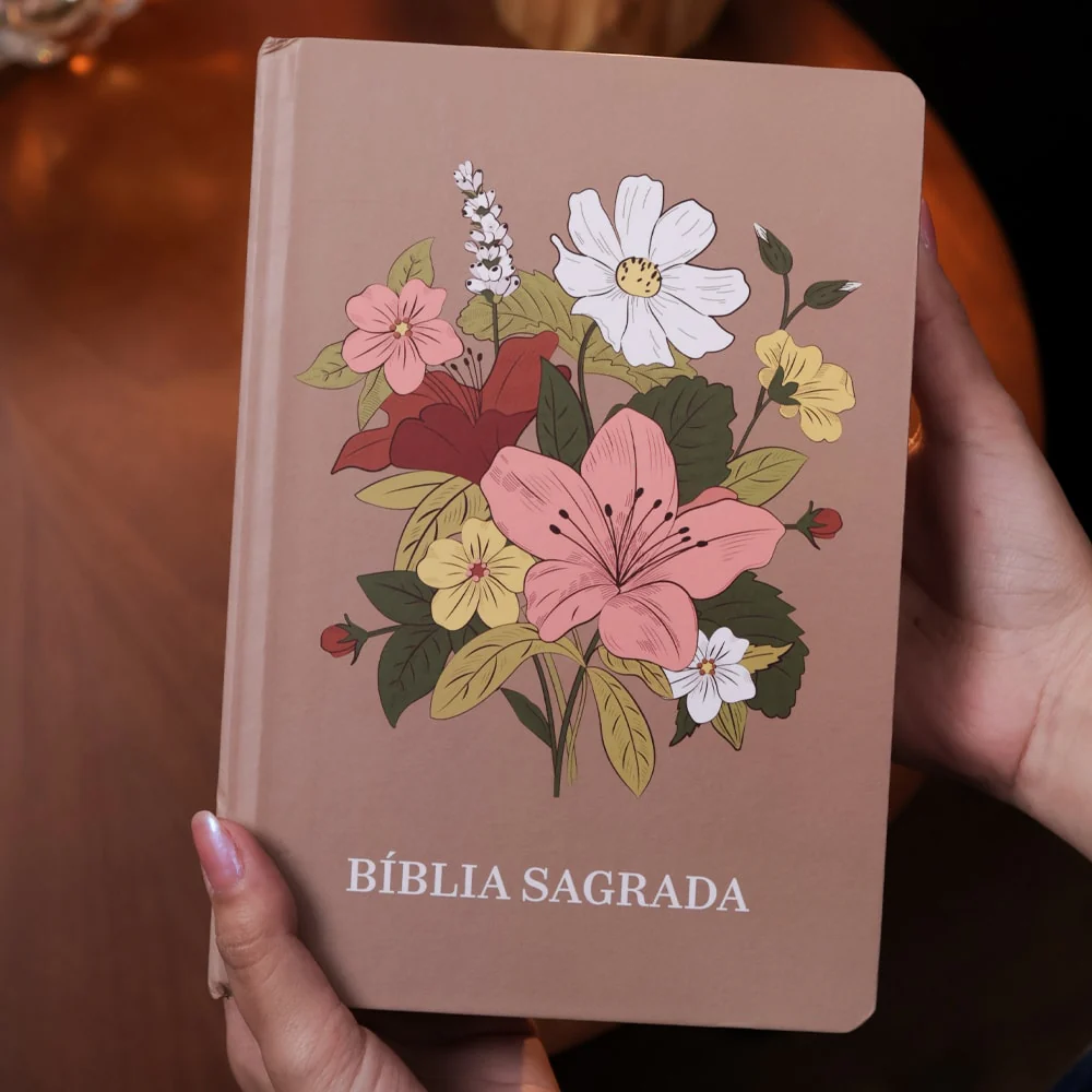 Bíblia Sagrada Flores Variadas | KJA | Letra Maior | Capa Dura Bíblia Sagrada Flores Variadas | KJA | Letra Maior | Capa Dura