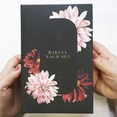 Bíblia Sagrada Crisântemo | NAA | Letra Normal | Capa Dura