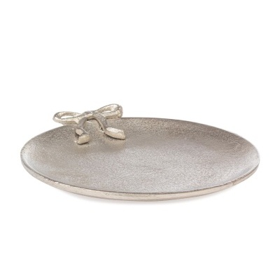 Prato decorativo em metal, detalhe com laço, cor prateada, Ø22 cm.