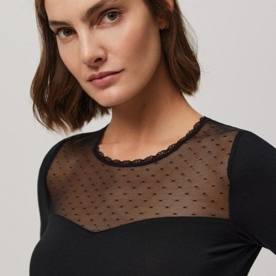 Camisola com decote em renda no decote - Ysabel Mora