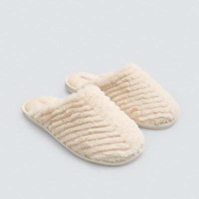 CHINELO COM SOLA ANTIDESLIZANTE