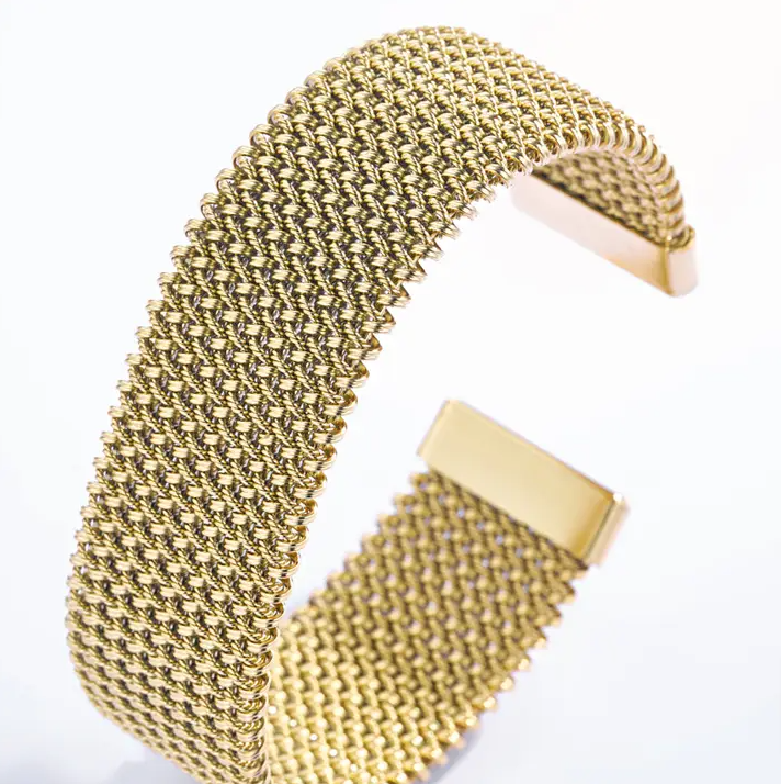 Infinity Spark Bracelet Gold in Stainless Steel