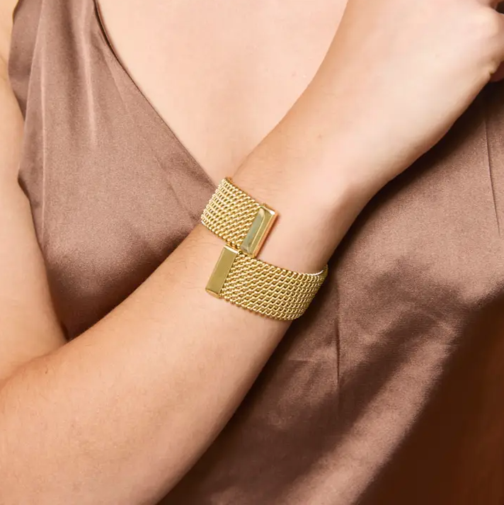 Infinity Spark Bracelet Gold in Stainless Steel