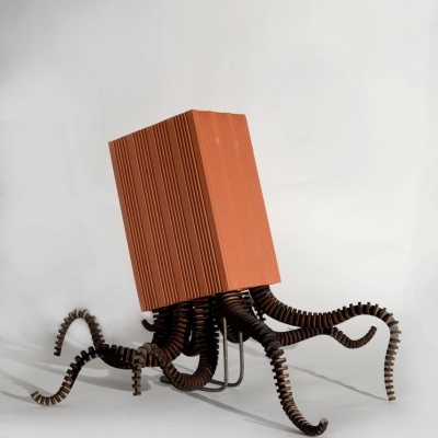 Tijolo Amigo "A vida encontra sempre o seu lar"