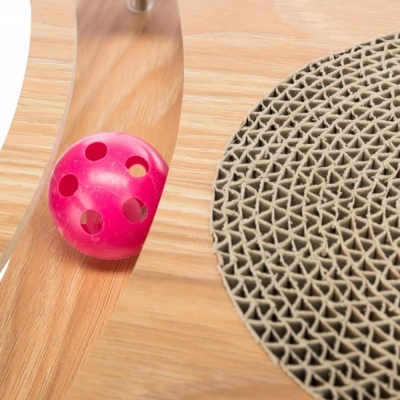 ARRANHADOR EM CARTÃO/MADEIRA COM BRINQUEDOS