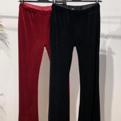Calça flared em veludo