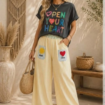 Calça com detalhes ❤️
