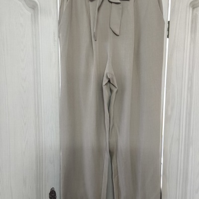 Calça estilo clássico com laço