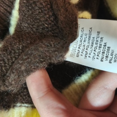 Polo lã riscas castanhas e amarelas