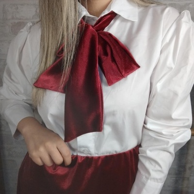 Camisa com maxi laço de veludo