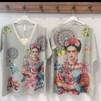 T-shirt com varias estampas