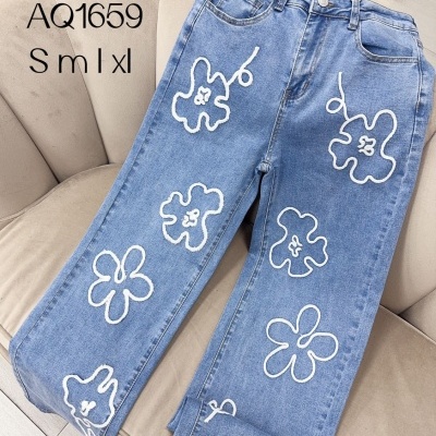 Jeans detalhes flores
