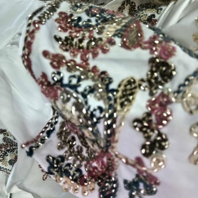 Blusa com detalhes e brilho