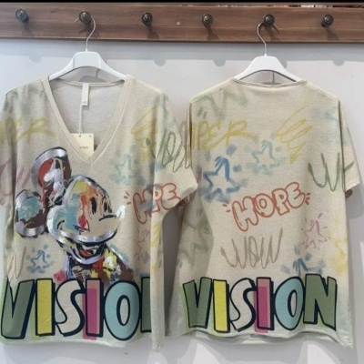 T-shirt com varias estampas