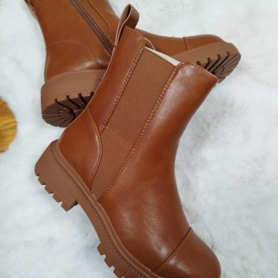 Botas militares castanhas