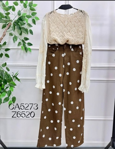 Jeans castanhas com bolas =)