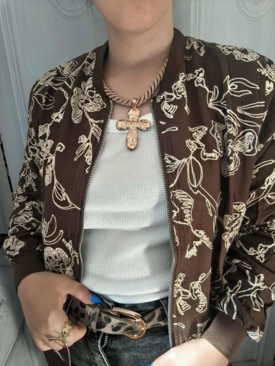 bomber bordado castanho