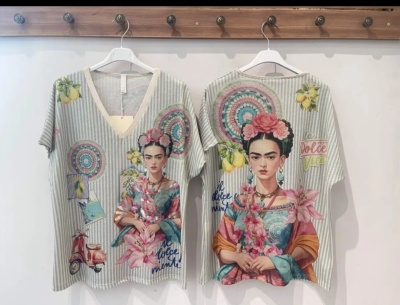 T-shirt com varias estampas